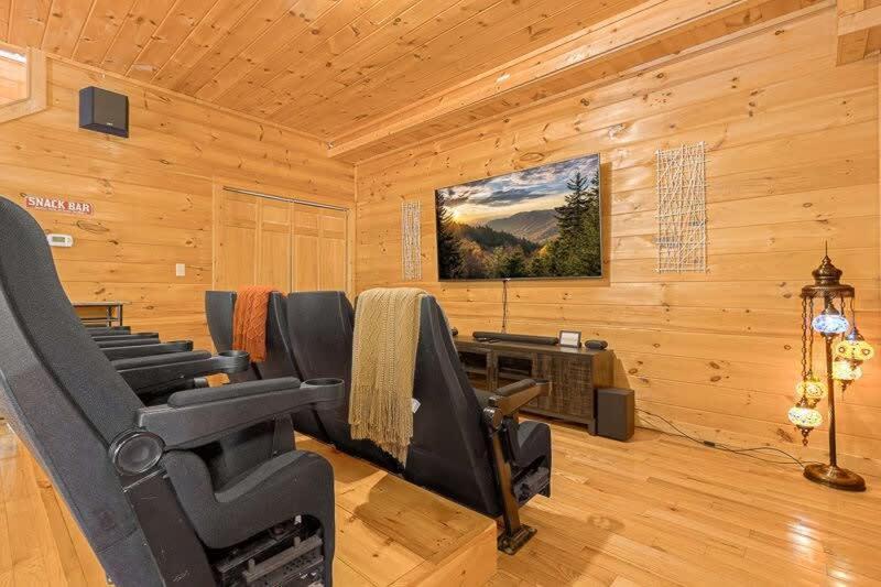 Movie Theater Hot Tub View Mountain Escape Villa Gatlinburg Ngoại thất bức ảnh